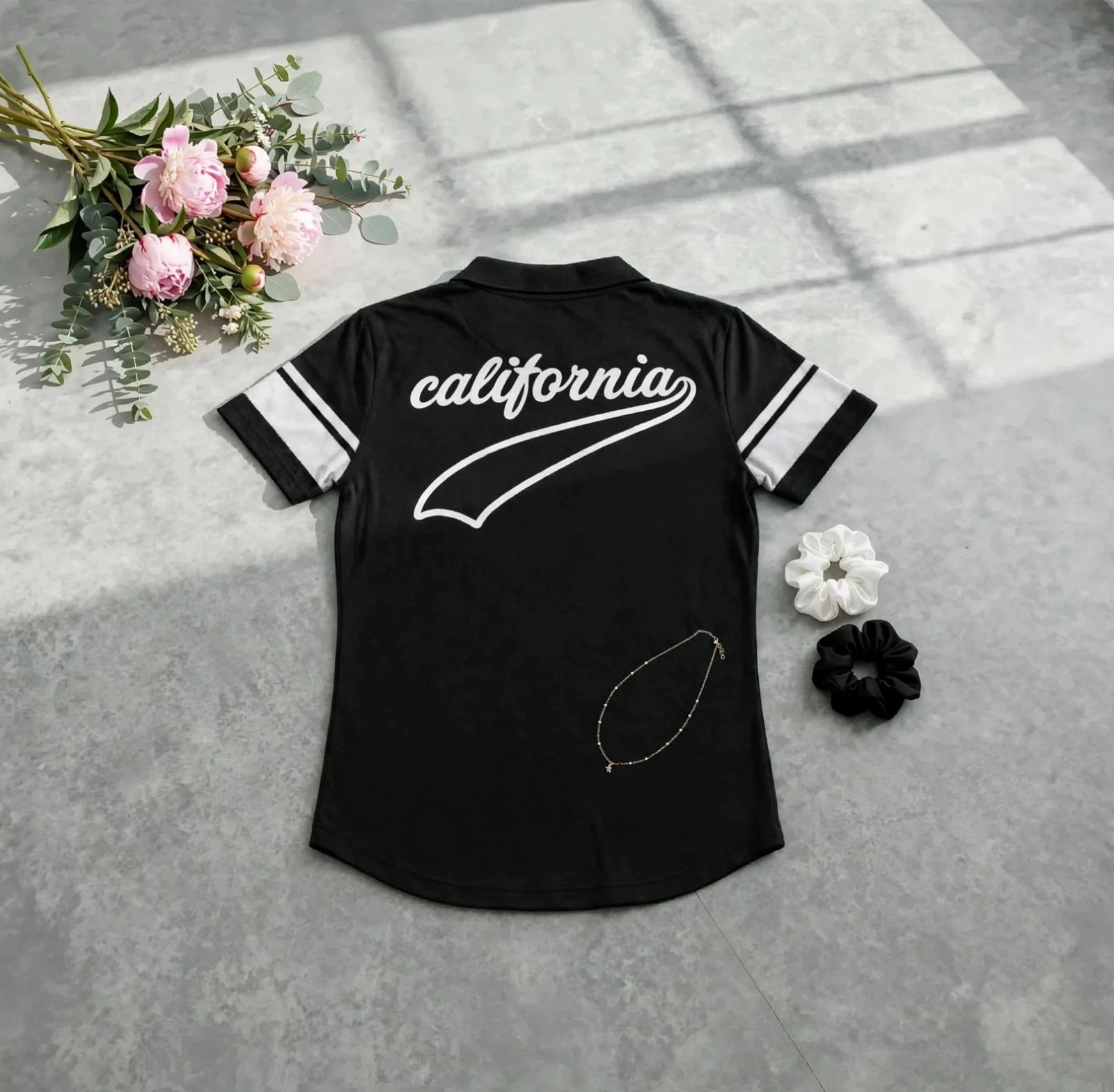 Top preto de manga curta estilo esportivo California – photo 2